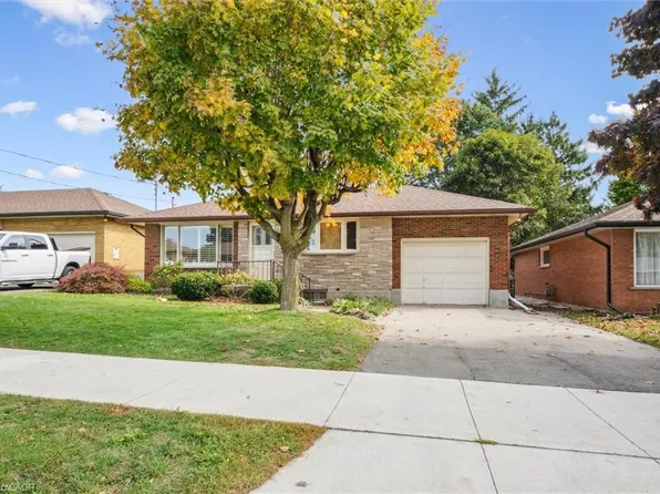 67 Traynor Ave, Kitchener, ON N2C 1W1