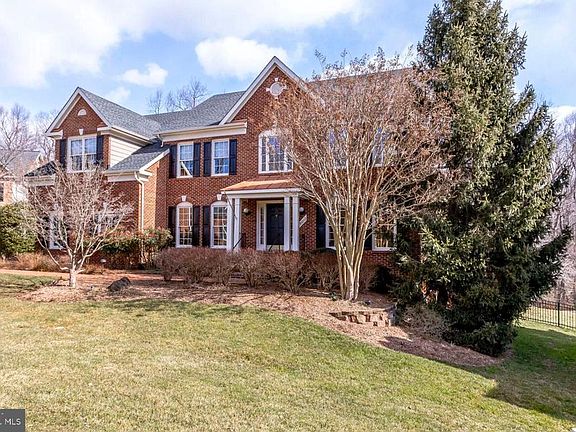 2nd image of 9012 Lupine Den Dr