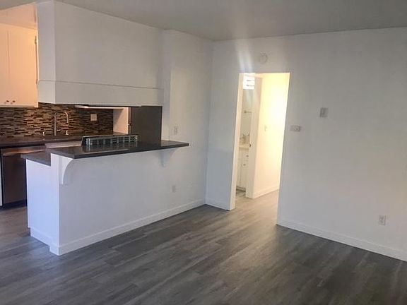 3rd image of 761 Coronado Ave #2