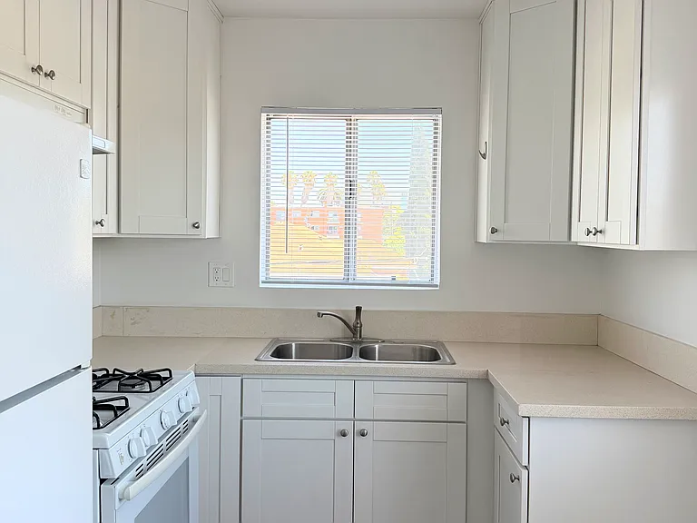 508 N Kenmore Ave #15 — Photo 7