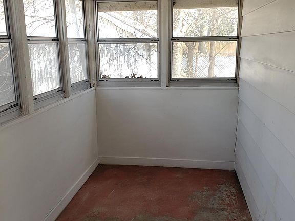 5th image of 618 S Harlan Ave