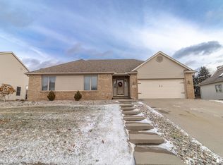 6292 Muirfield Dr, Temperance, MI 48182