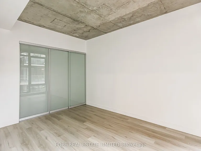 560 King St W #726 — Photo 19