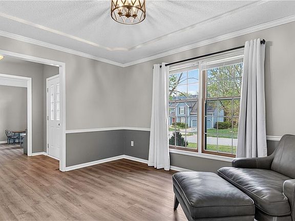 4th image of 9410 Hall Dr