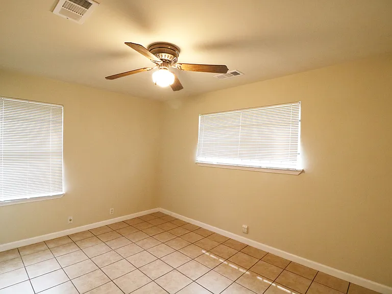 9526 Balsam Ln — Photo 3
