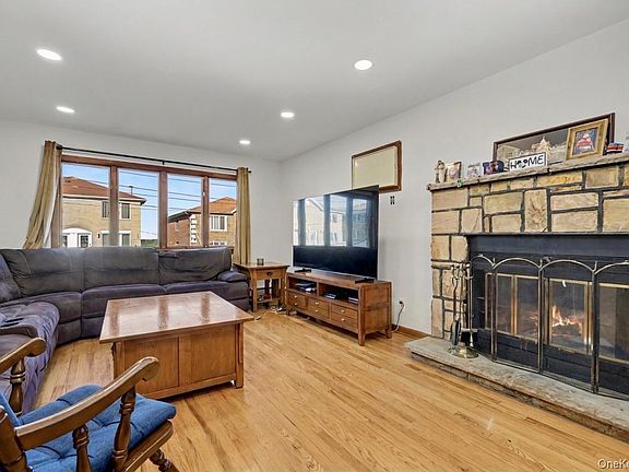 2nd image of 17 aka 13 Smart Avenue