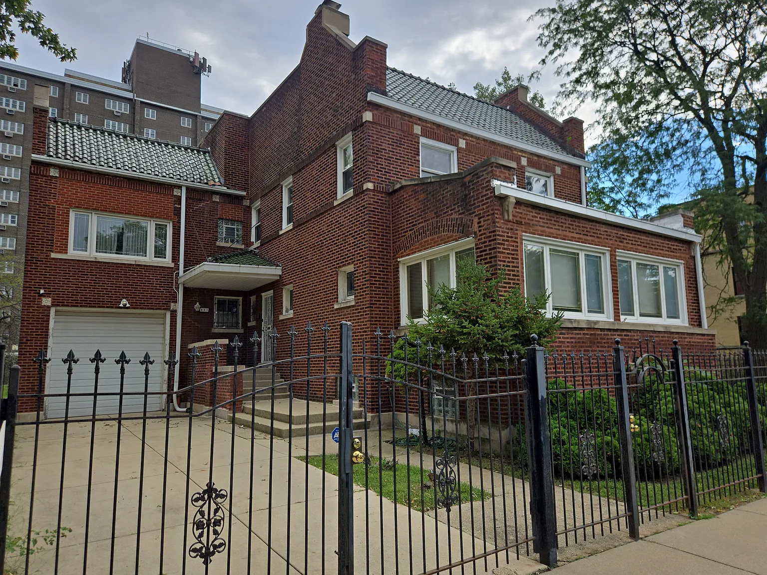 4 bed, 3000 sqft, $3,200 — Photo 1