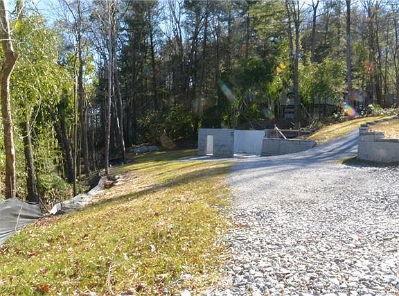 4th image of 218 Stonebrook Dr