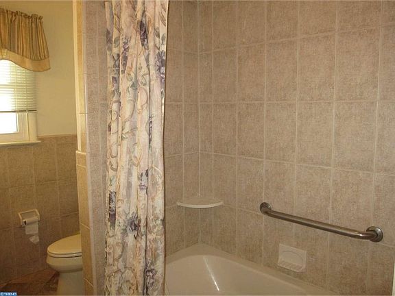 4th image of 2451 E Parris Dr