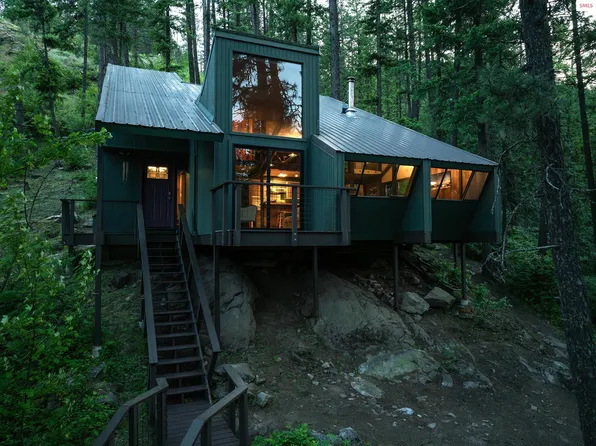 852 Woodland Dr, Sandpoint, ID 83864