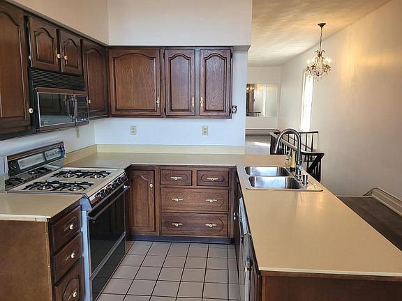 2nd image of 15 Lake St #3