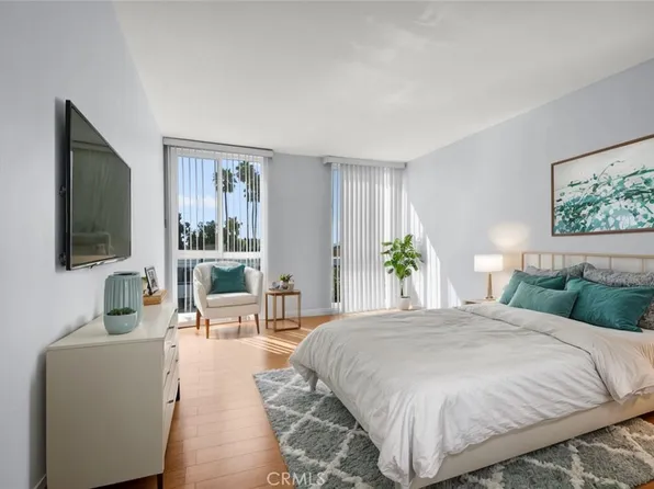 5454 Zelzah Ave APT 317, Encino, CA 91316