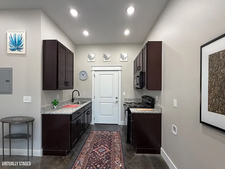 2110 Case St #D1 — Photo 1