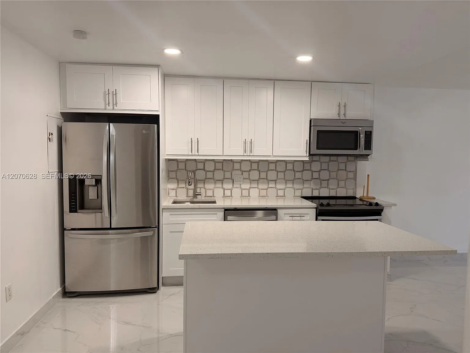 Omega Condo No 2 — Photo 3