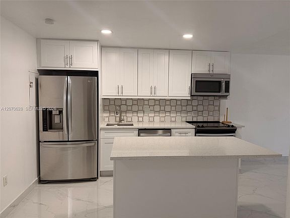 3rd image of 7000 NW 17th St APT 320