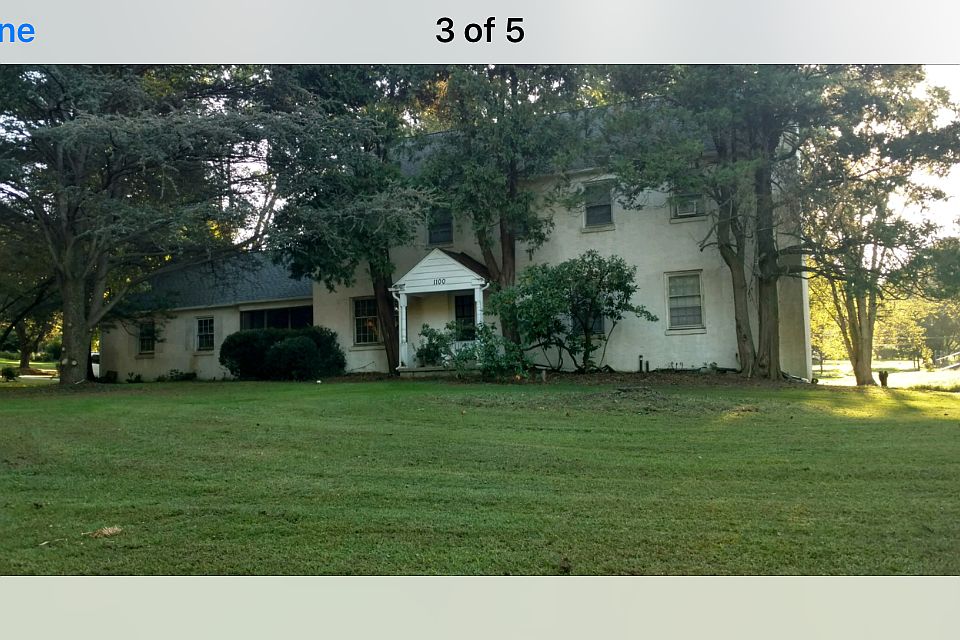 Lg Living Space & 1.1 Acre 