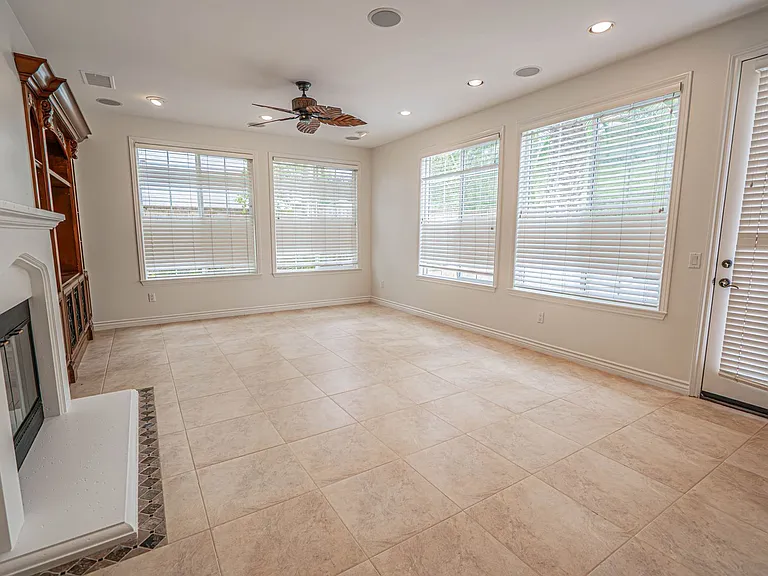 26149 W Shadow Rock Ln — Photo 6