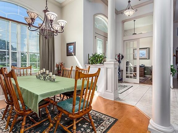 3rd image of 555 Whisper Woods Dr