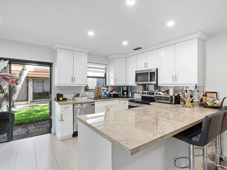 3400 Emerald Oaks Dr — Photo 5