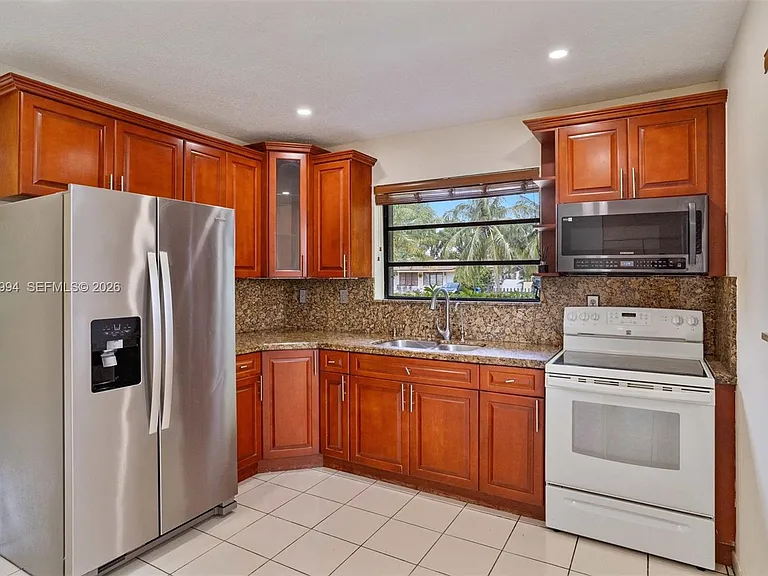 337 Grand Canal Dr #1 — Photo 5