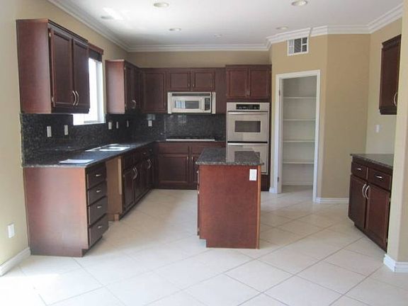 2nd image of 33601 Mint Ave
