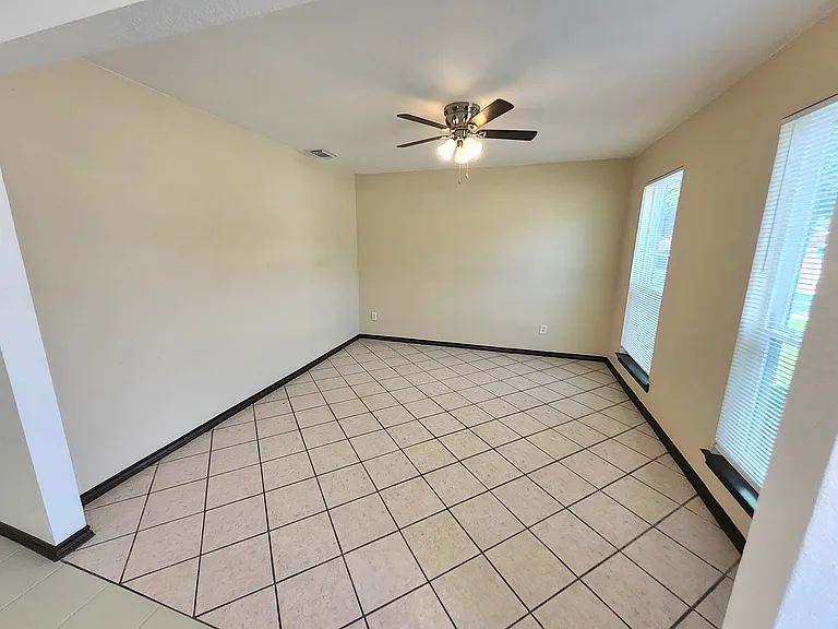4672 Heatherbrook Ln — Photo 3