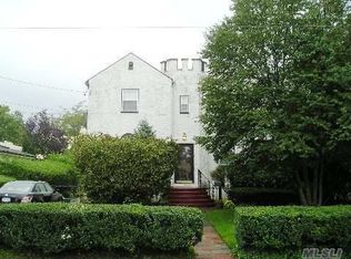 81 Fox Blvd, Merrick, NY 11566