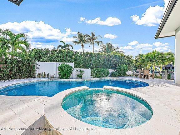 3rd image of 709 Waterway Dr