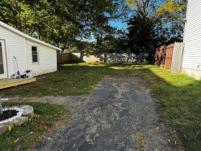 1842 Mills Ave — Photo 4