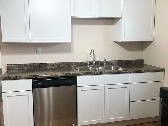 2nd image of 3915 N Ravenswood Ave #3