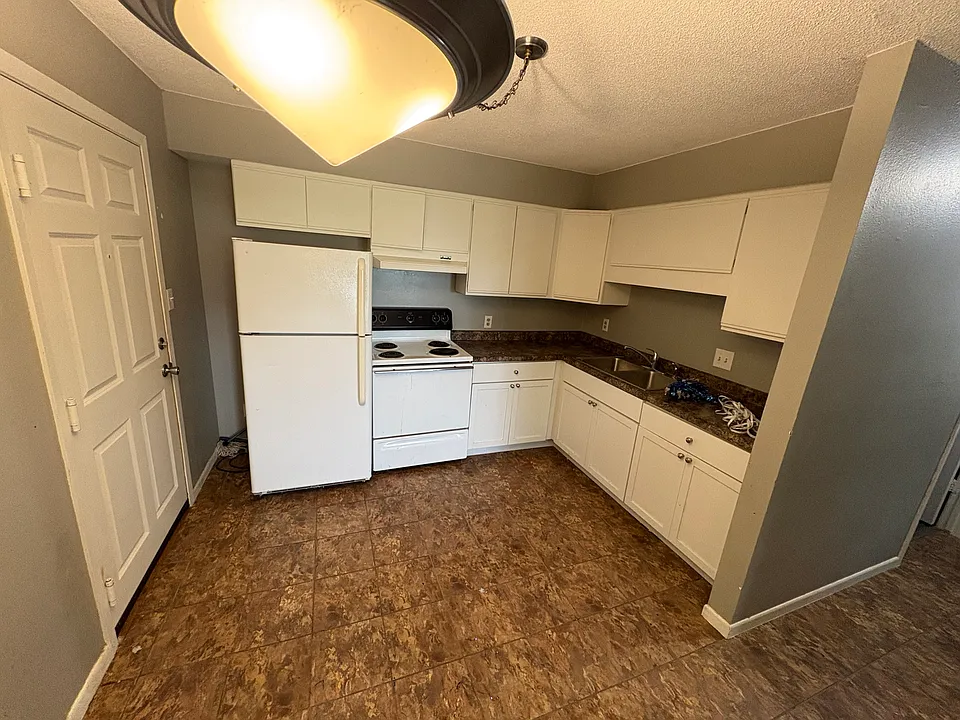 205 W Graham St #8