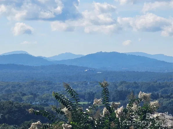 97 Destination Dr, Asheville, NC 28806