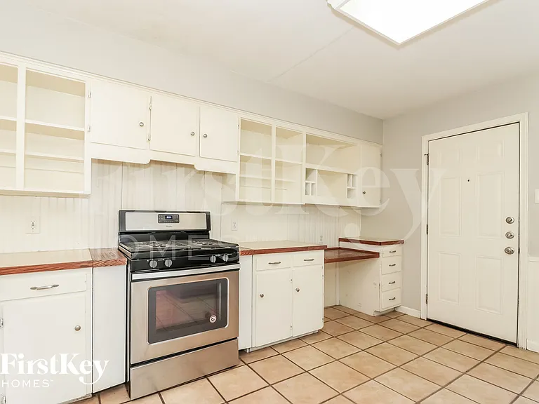 3500 Creston Ave — Photo 6