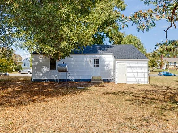 5th image of 3204 Sussex Dr