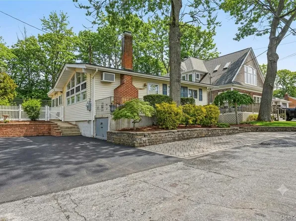 36 Oak Lane, Wading River, NY 11792