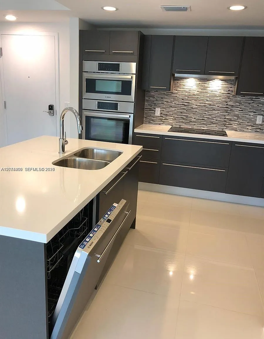Midtown Doral Condo 4 — Photo 2