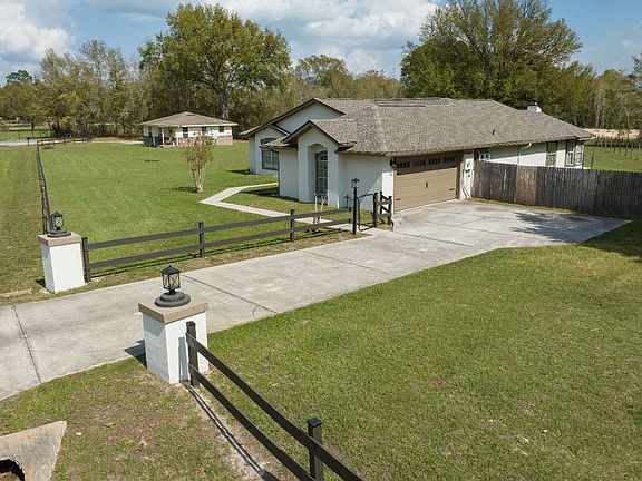 5th image of 211 SW Melon Ct