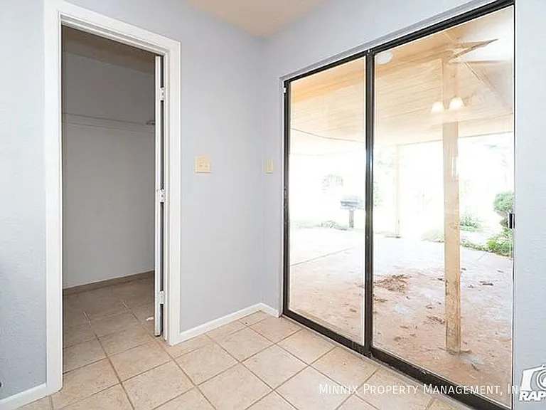 2905 Ventura Ave — Photo 21