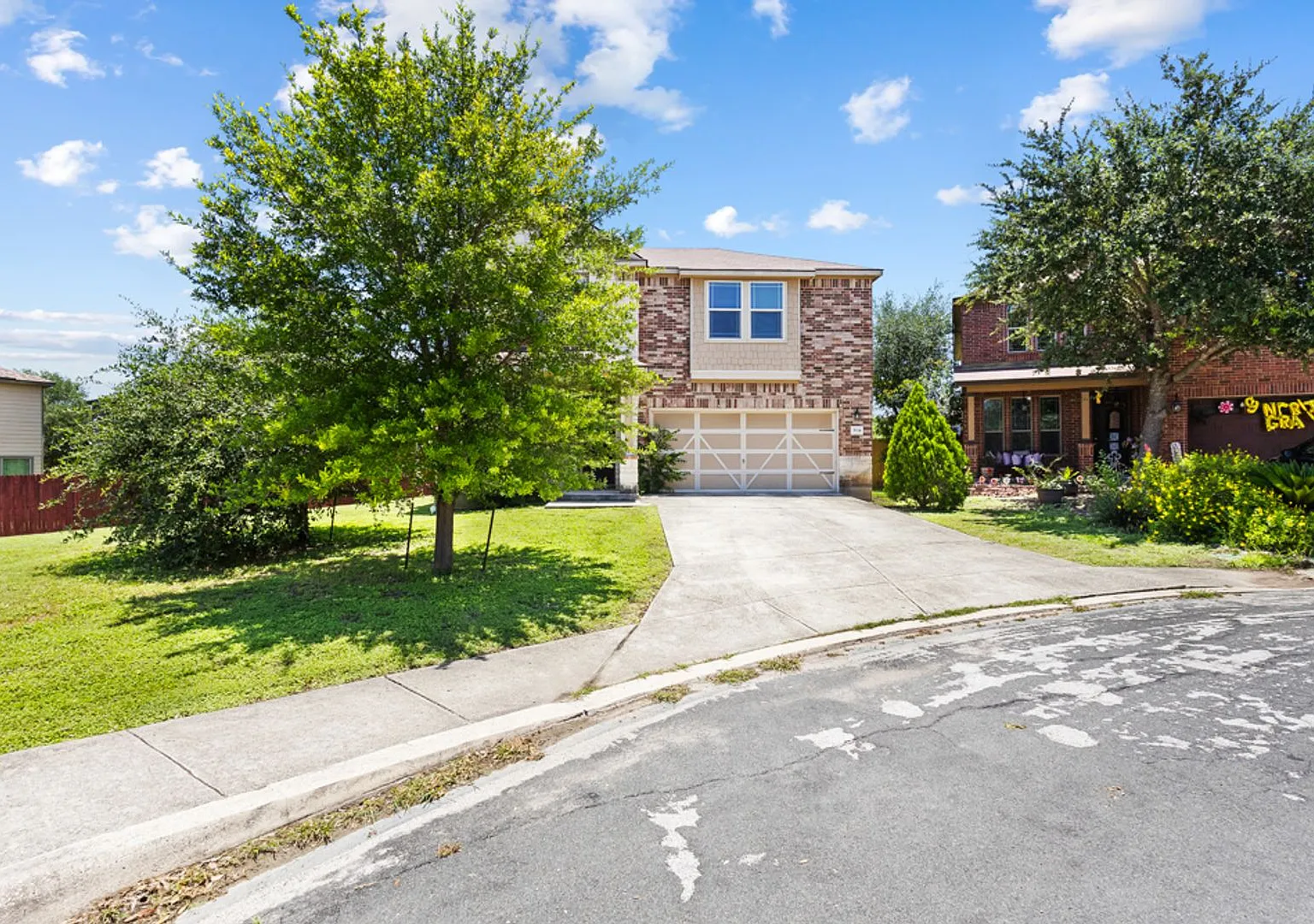 4 Bedroom/2.5 Bath Mustang Valley Subdivision — Photo 3