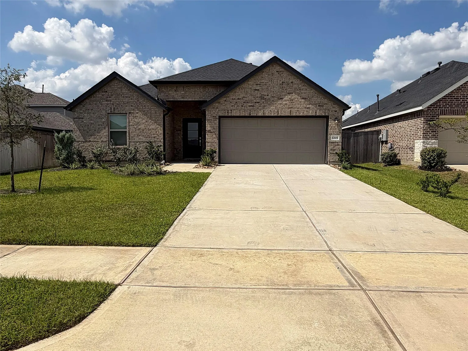 4 bed, 3.0 bath, 2388 sqft, $2,600 — Photo 1