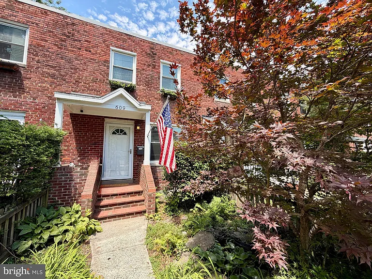 609 S Henry St — Photo 2