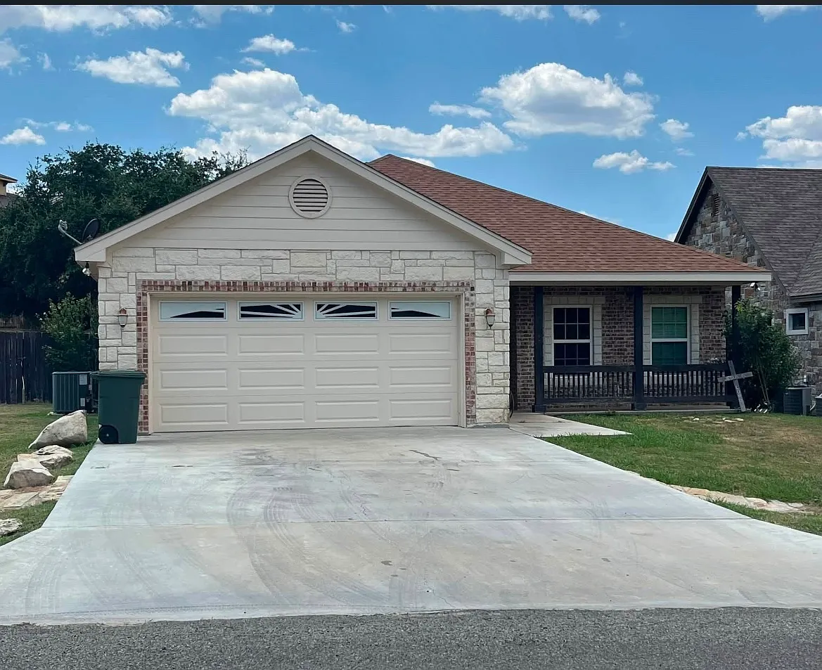 3 bed, 1628 sqft, $1,450 — Photo 1