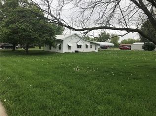 202 E Oak Ave, Montrose, IL 62445