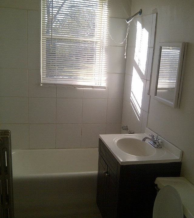 2nd image of 6417 S Champlain Ave APT 2S