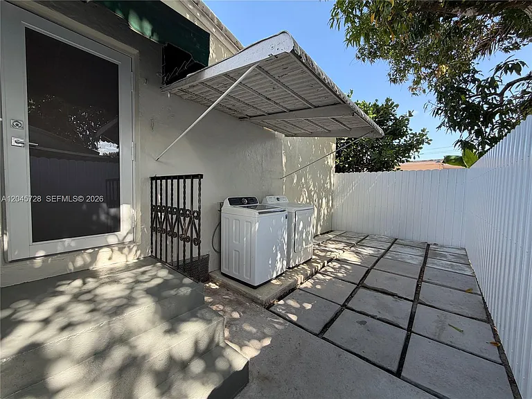 2112 SW 60th Ct — Photo 14
