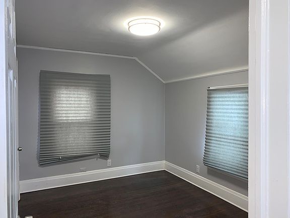 5th image of 16709 Ashton Ave