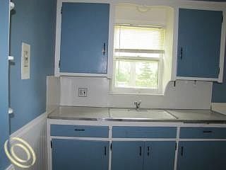3rd image of 32429 Rosslyn Ave