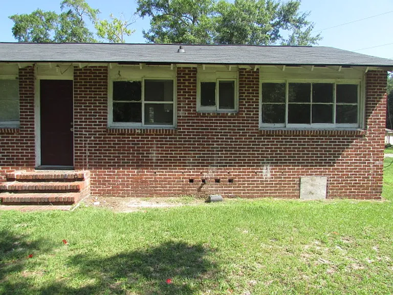 223 Highland Ave — Photo 12