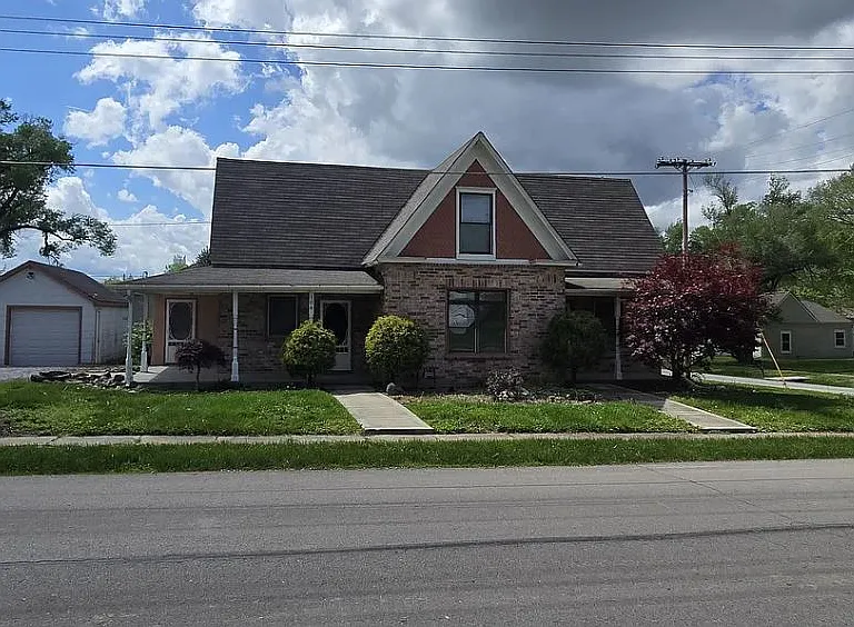 104 N Grove St — Photo 1