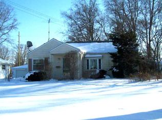 26911 Knickerbocker Rd, Bay Village, OH 44140